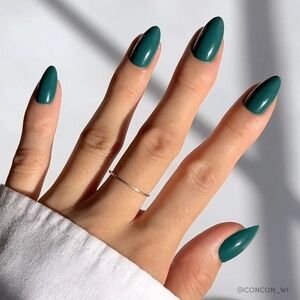 Extra Emerald Nails